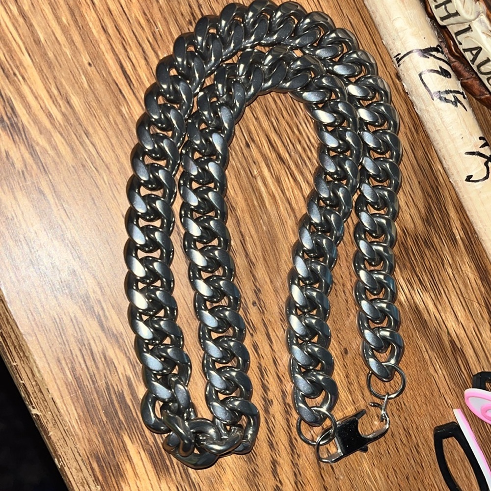 Heavy metal chain